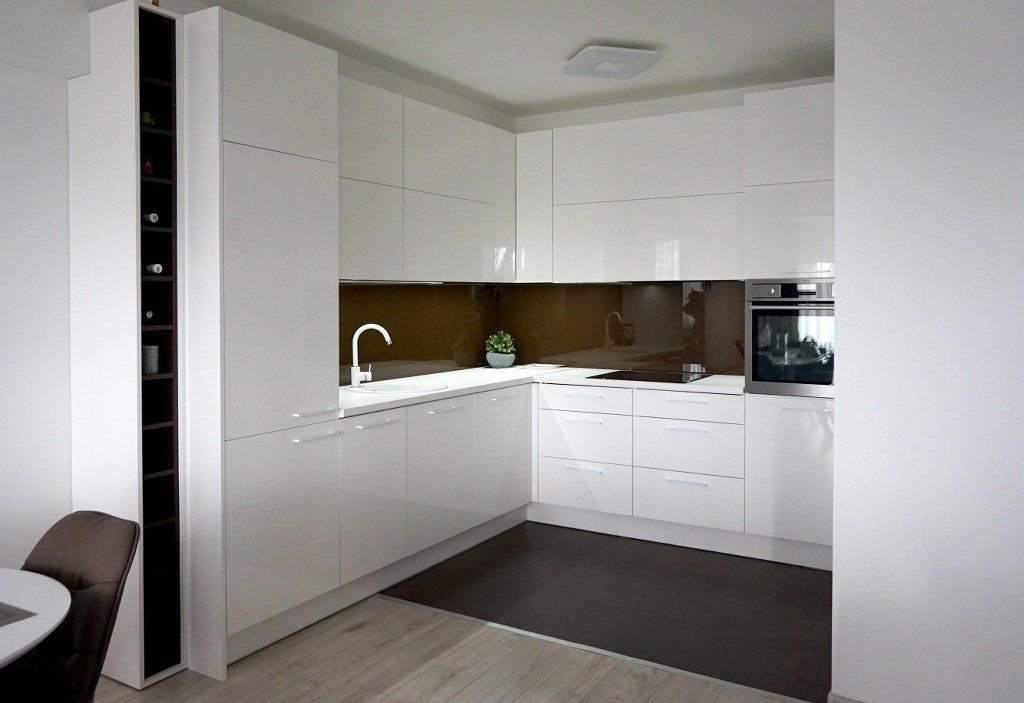 Virtuvės baldų palyginimas: švediški korpusiniai virtuvės baldai prieš gamintus pagal užsakymą