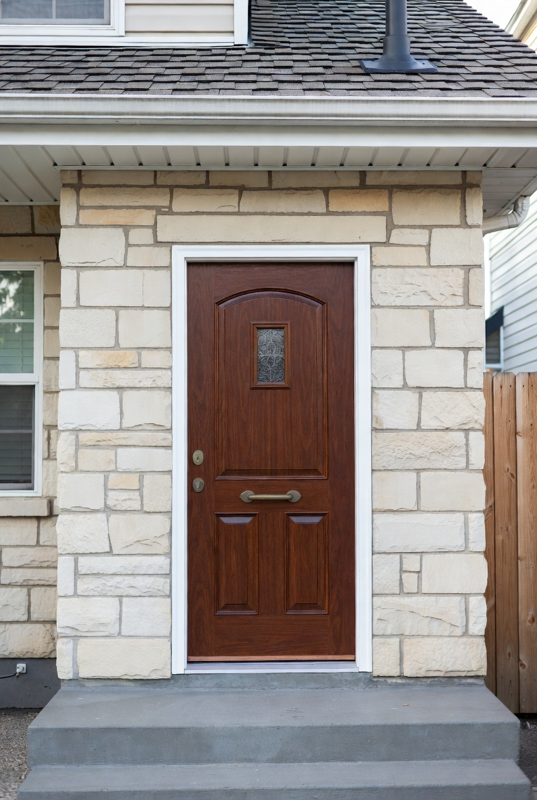 Stiklas lauko duryse: inžineriniai sprendimai prieš įsišaknijusius mitus